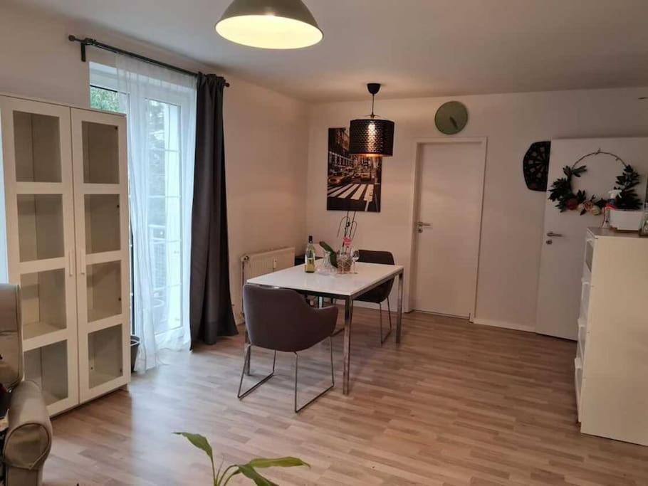 Gemuetliche & Ruhige Unterkunft Erftstadt Esterno foto