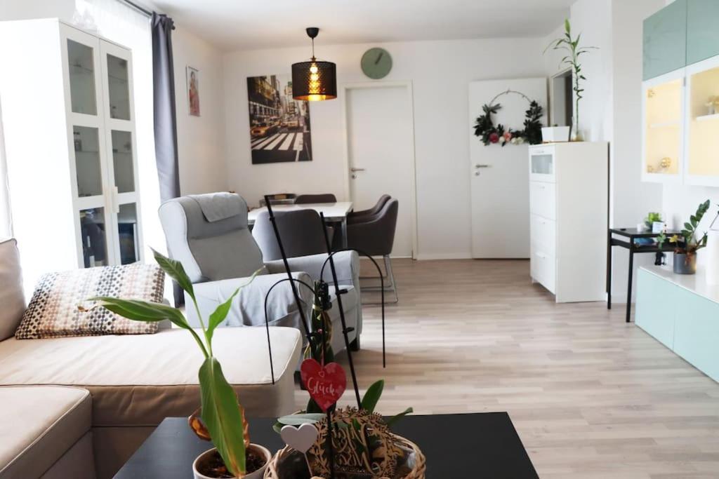 Gemuetliche & Ruhige Unterkunft Erftstadt Esterno foto