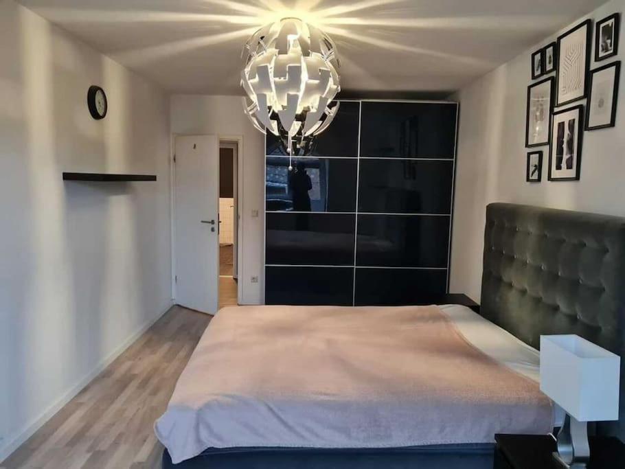 Gemuetliche & Ruhige Unterkunft Erftstadt Esterno foto